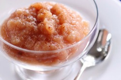 homemade applesauce with cinnamon